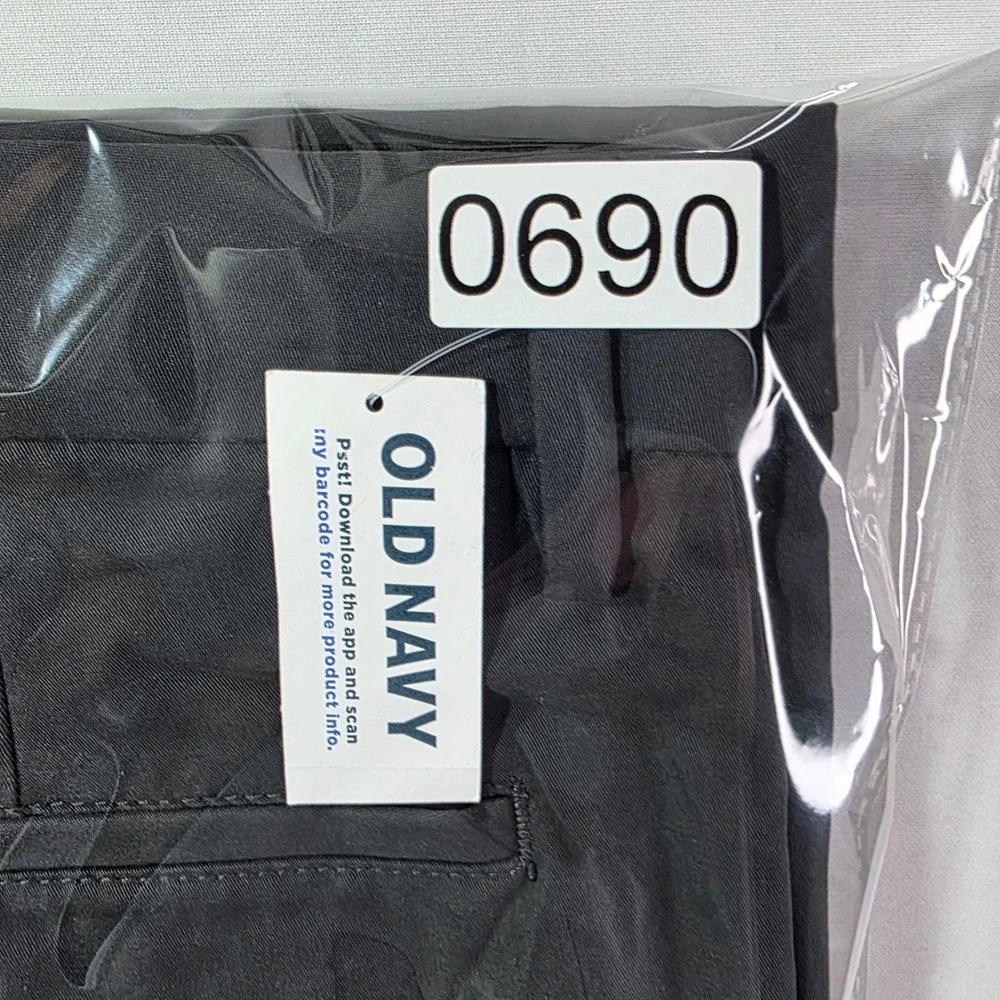 Old Navy Ultimate Tech Slim Built-In Flex Pants Mens 32x29 Gray NWT